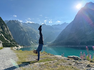 Luan Handstand